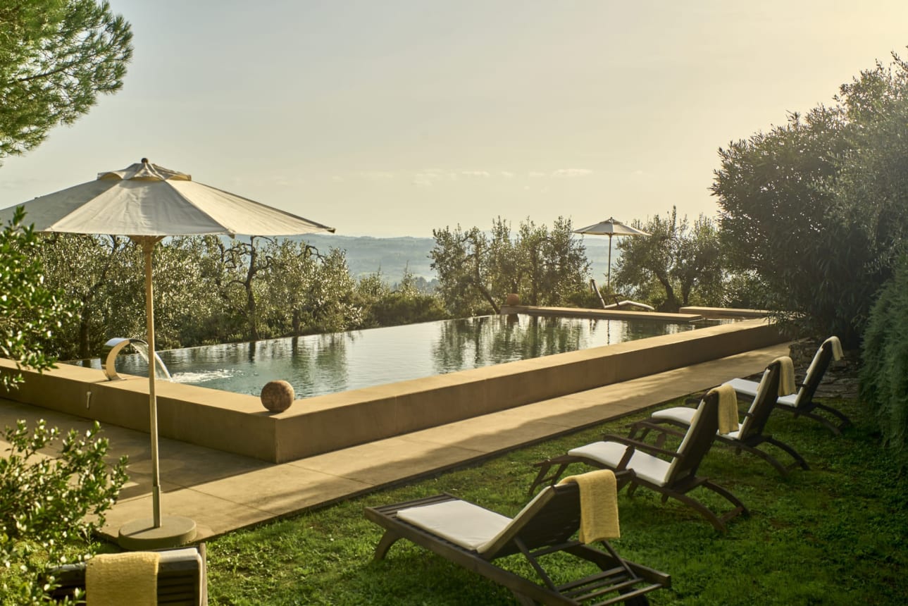 img:https://www.thethinkingtraveller.com/media/Blog%20Images/villas%20italy%20summer%202025/TTT_Tuscany_Lo_Soglio_OCT24_8681.jpg